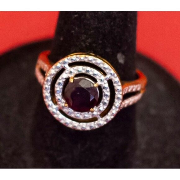 Size 7, Vintage Double Rings Maroon Faux Gem Two Tone Ring - F40 - Picture 1 of 3